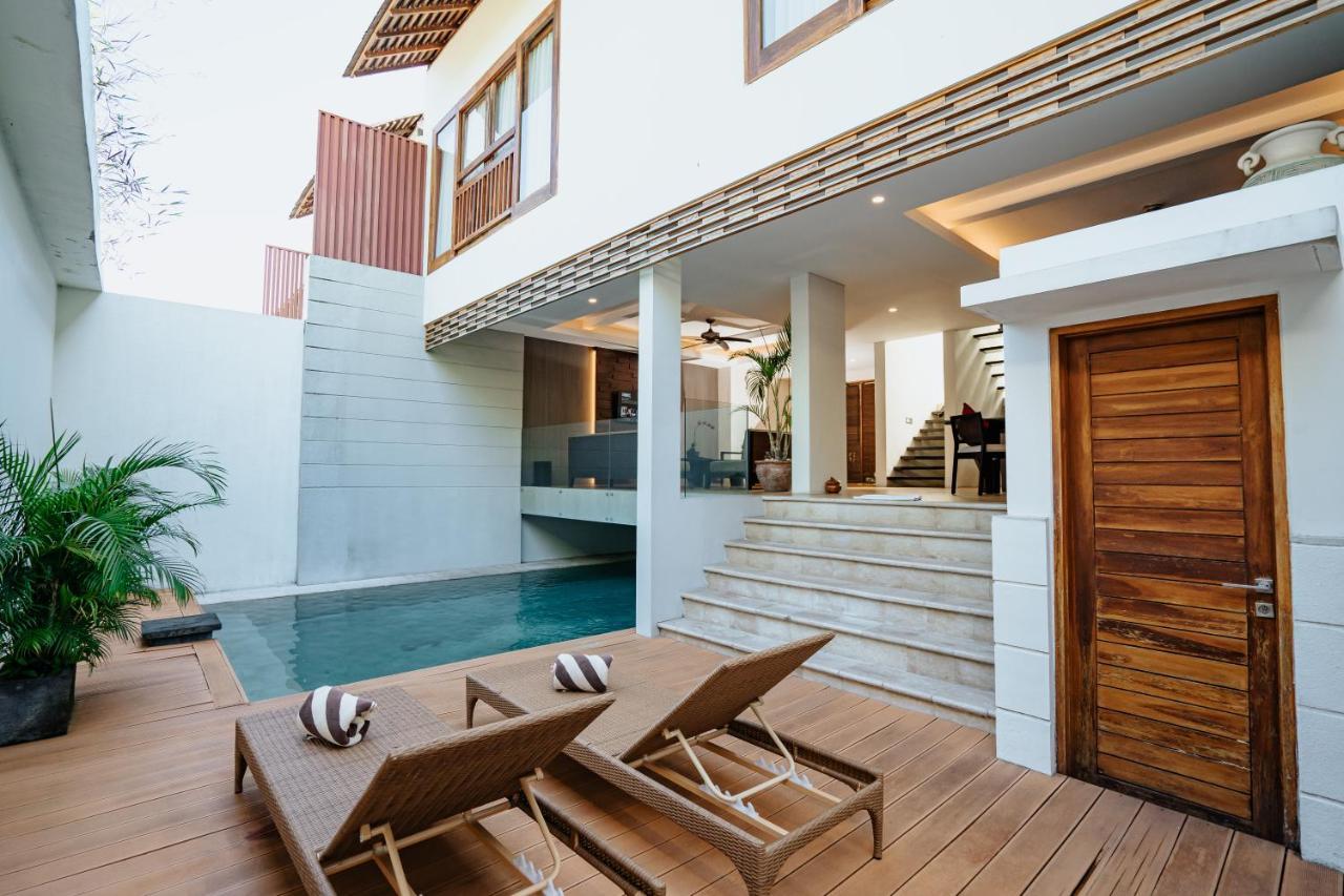 Two-Bedroom Villa Private Pool Bathtub