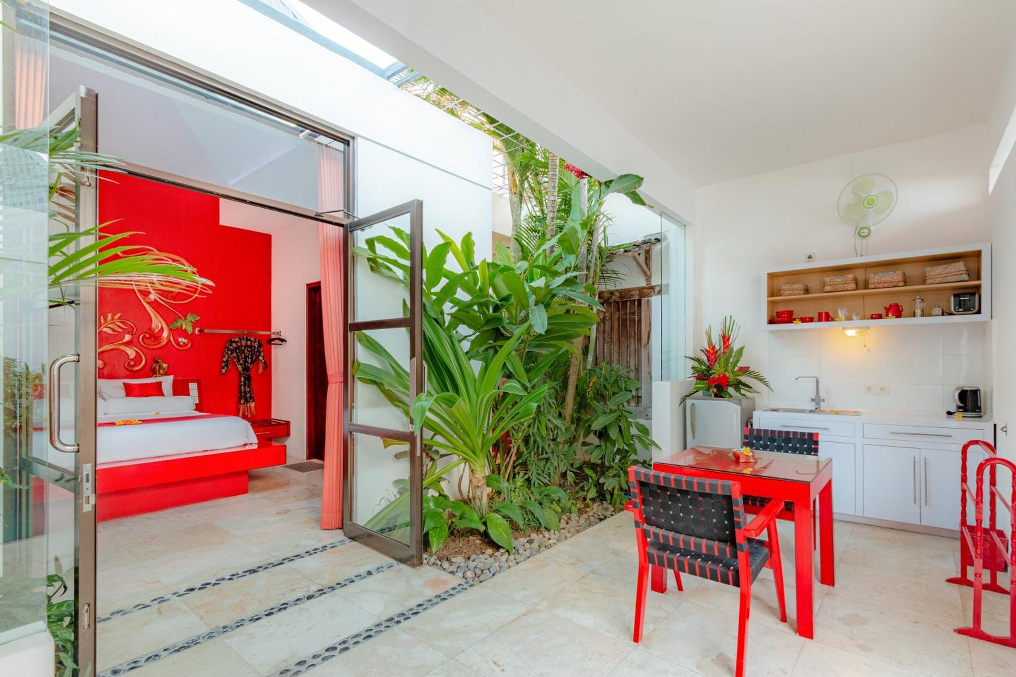 One-Bedroom Poolside Deluxe Suite