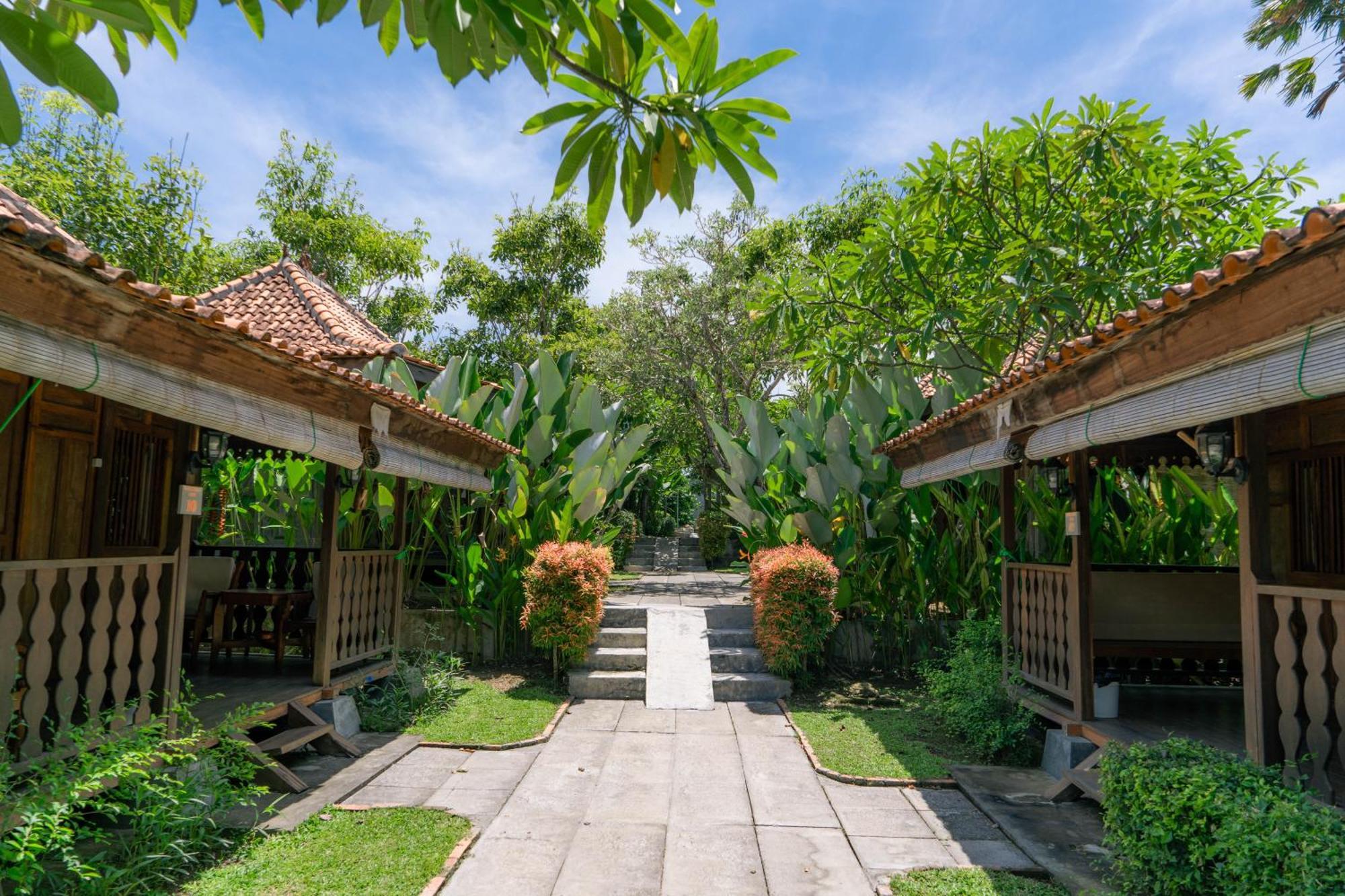 Bungalow Garden View