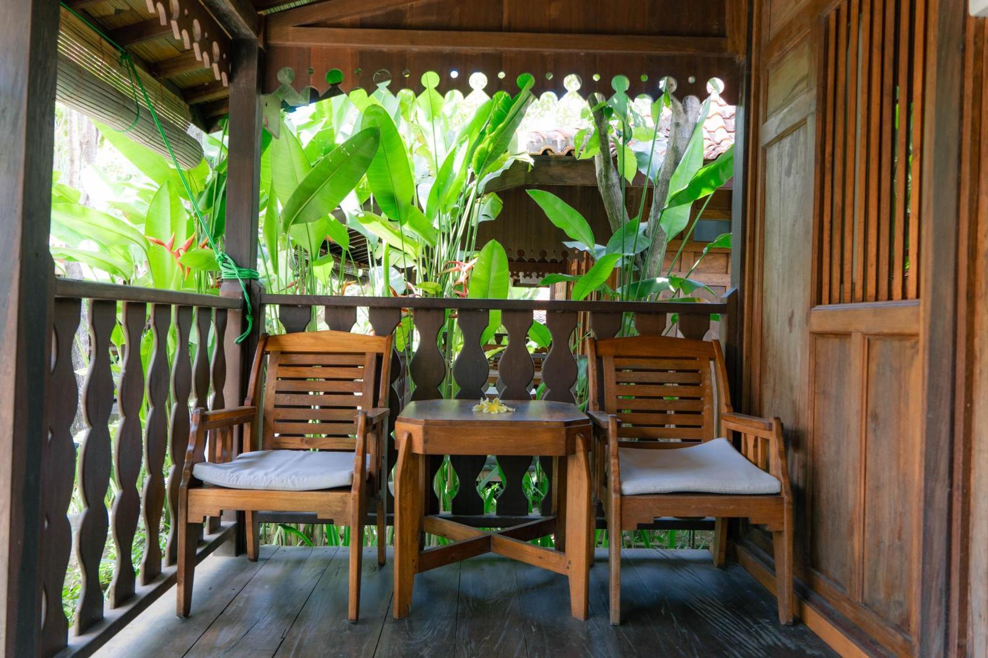Bungalow Garden View