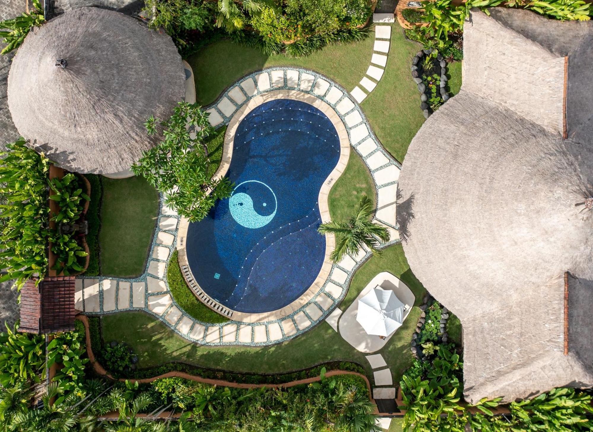 Nine-Bedroom Villa Private Pool Connecting Three Units of Three-Bedroom Villa Private Pool