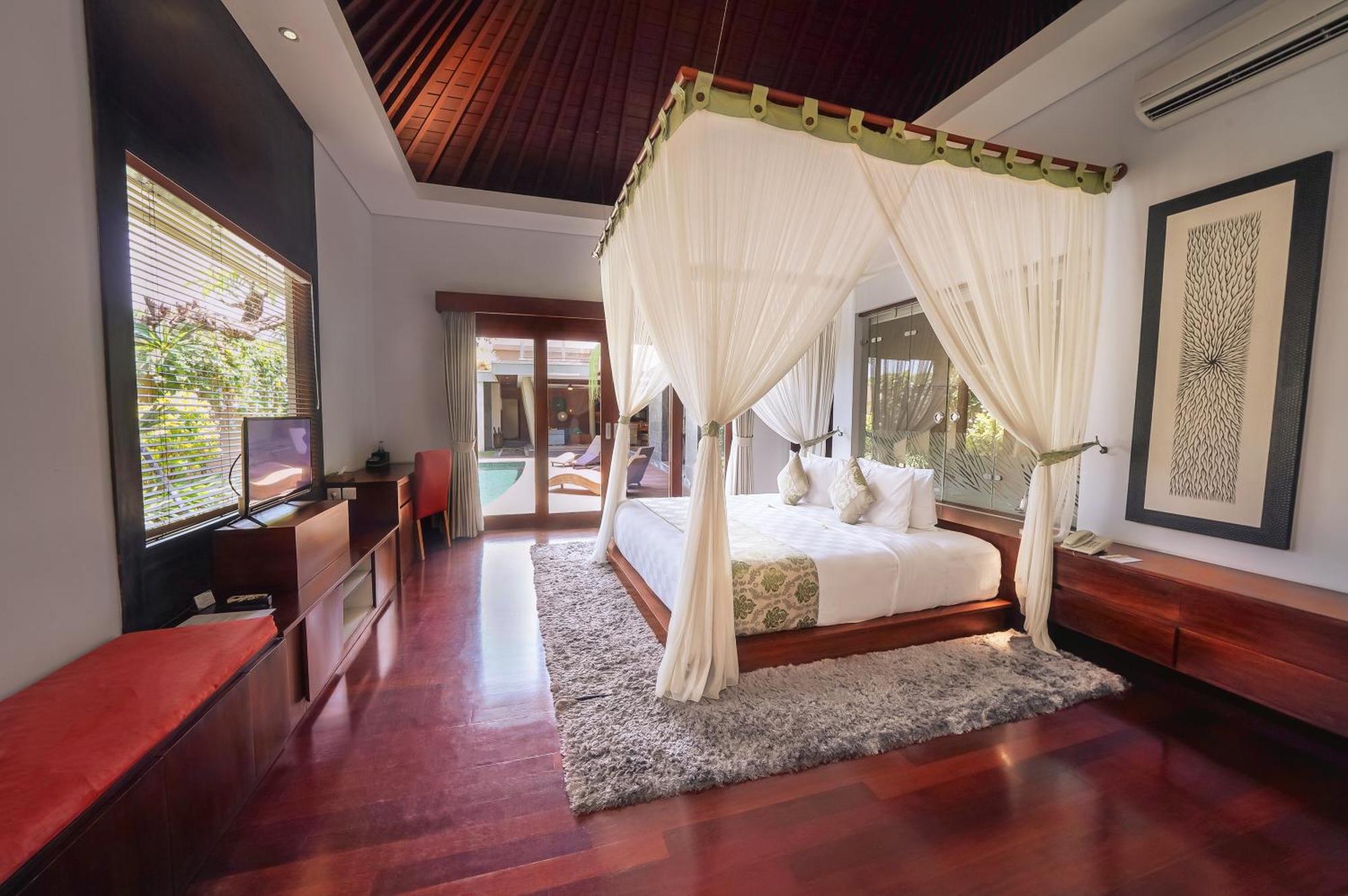 Three-Bedrooms Family Pool Villa