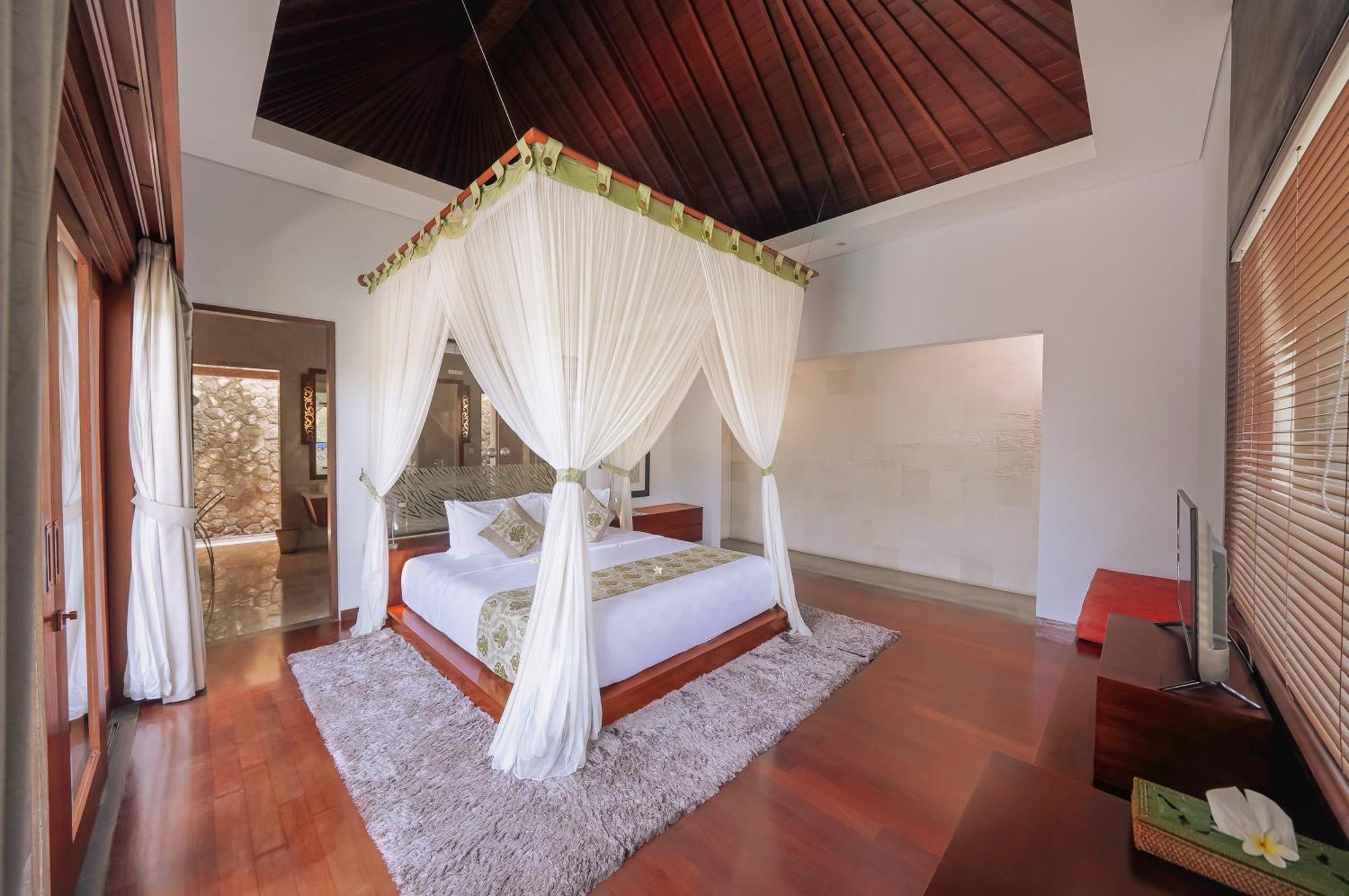 Three-Bedrooms Family Pool Villa