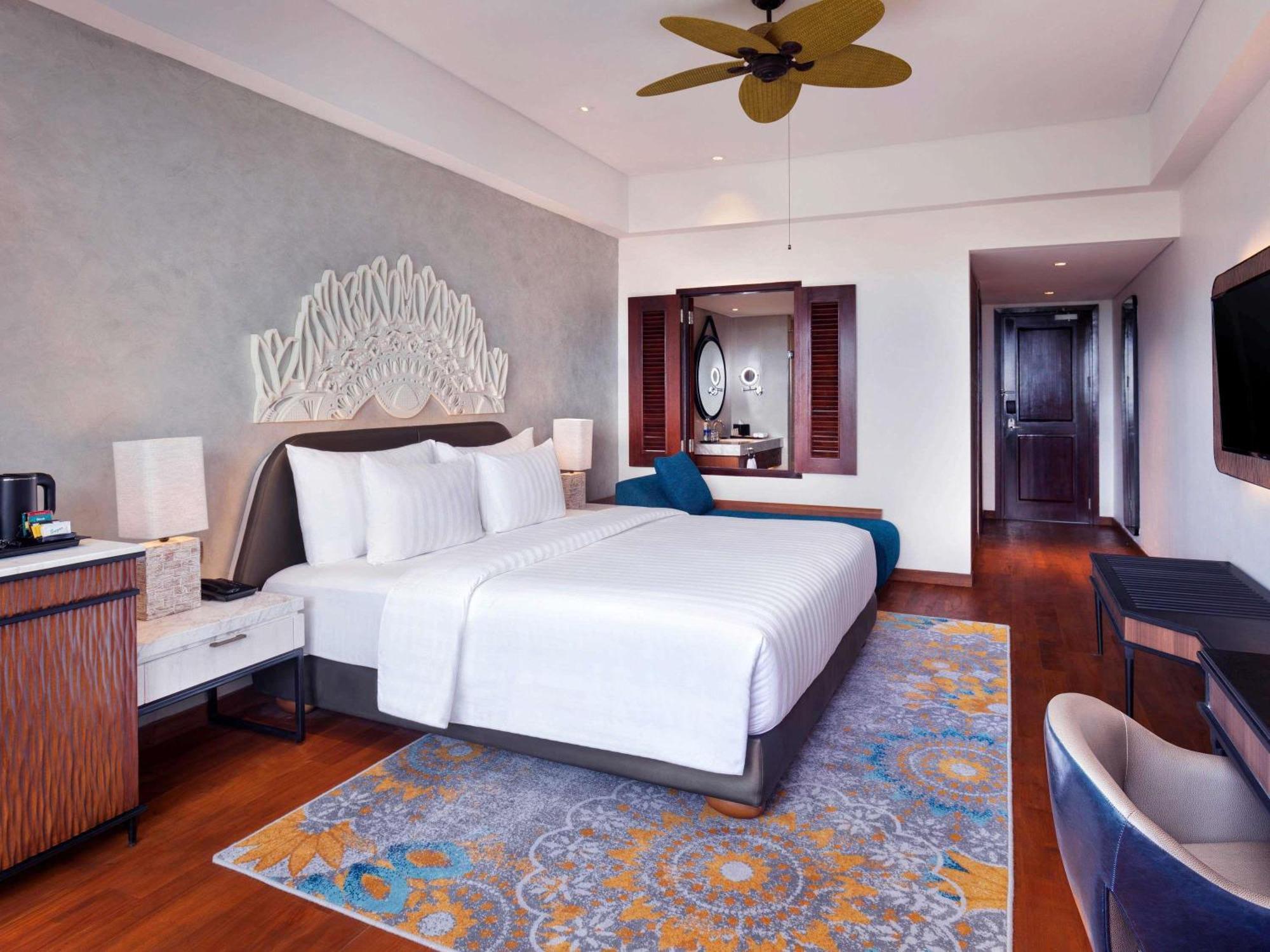 Deluxe King Room with Pool View