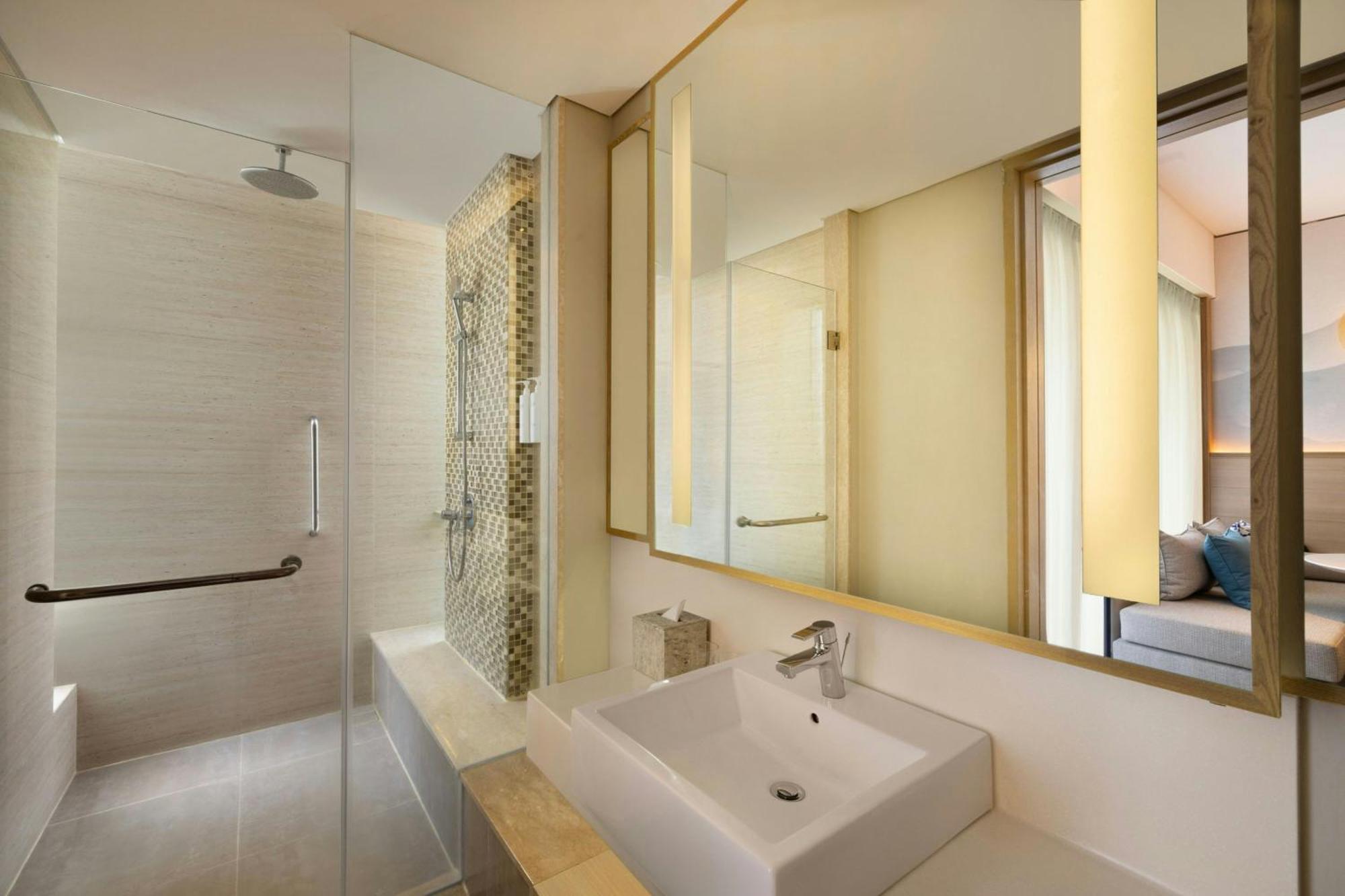 Deluxe King Room Pool Terrace