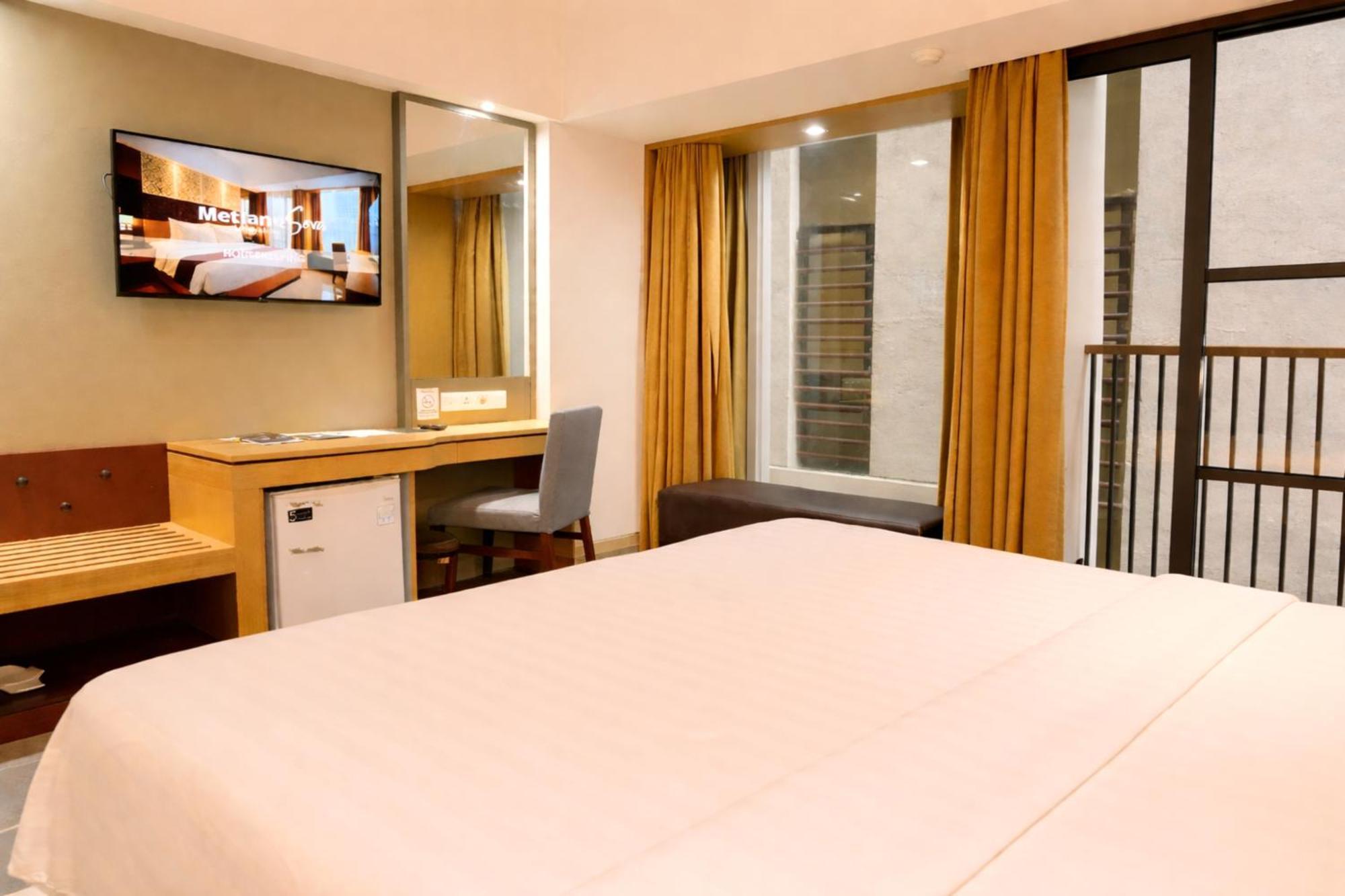 Deluxe Room Balinese Culture Beach Club Experience
