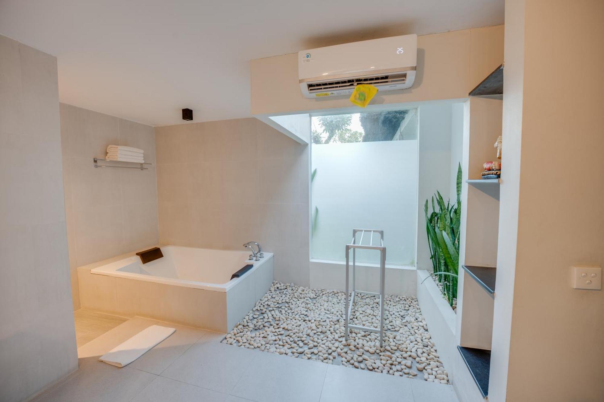 One-Bedroom Royal Pool Villa Spa Massage