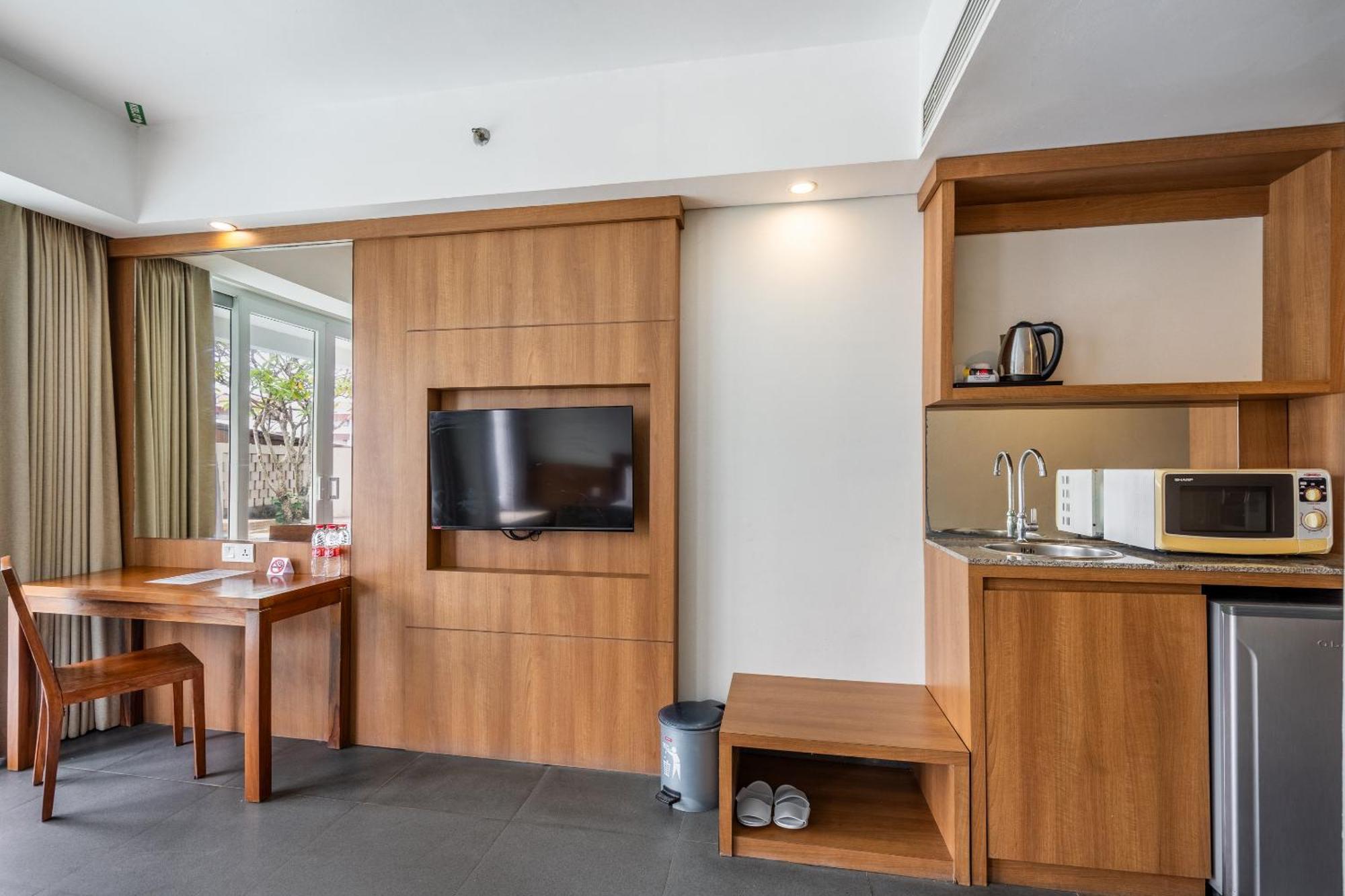 Junior Suite Pool Access